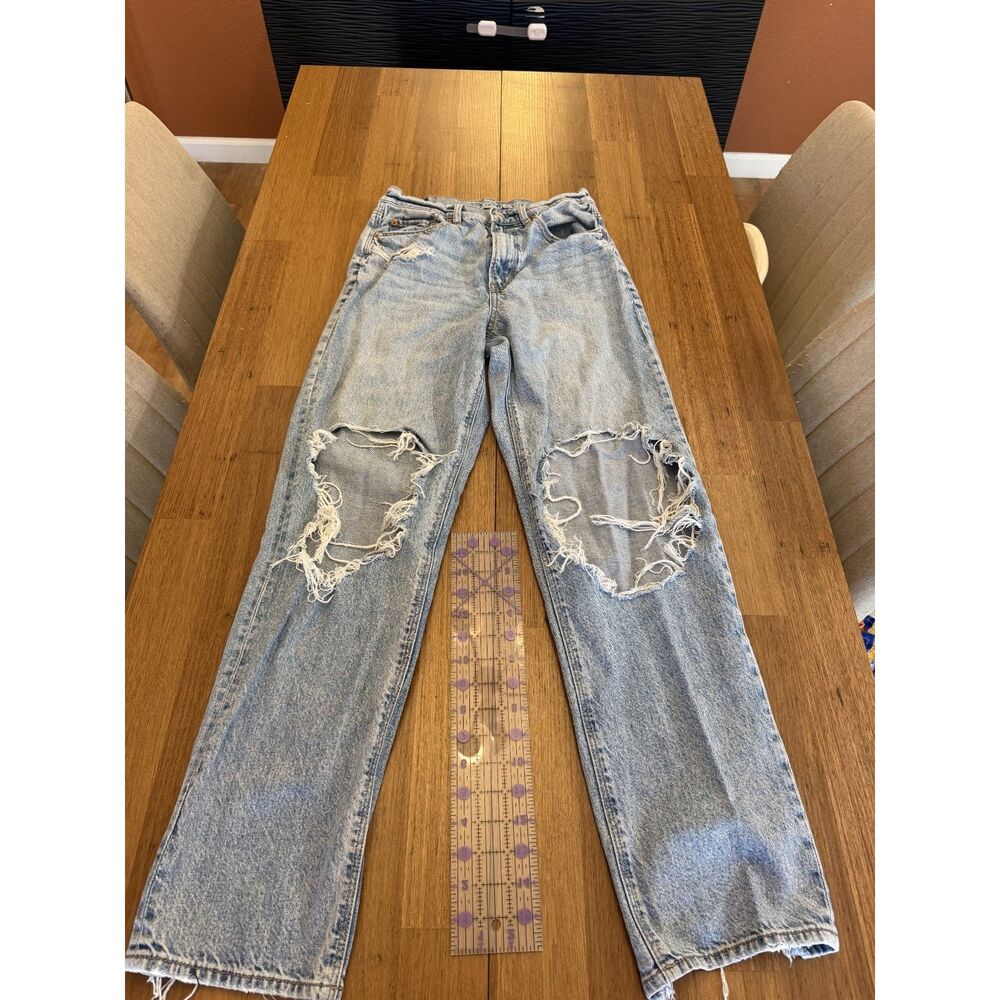 American Eagle Strigid Heavily Ripped Mom Jeans - Light Wash (Size 4)